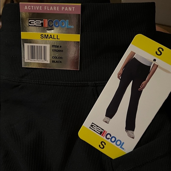 NWT 32 Degrees Women's active Flare Black Pant - Picture 8 of 8